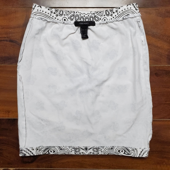 Forever 21 White Bandana High Waisted Skirt - Picture 6 of 6